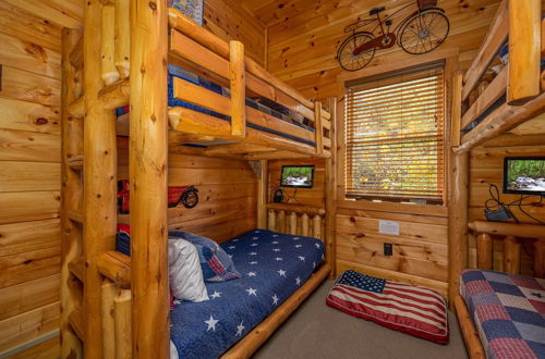 Foto 4 - Picture Perfect- Seven Bedroom Cabin