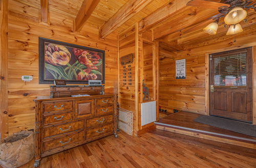 Photo 51 - Picture Perfect- Seven Bedroom Cabin