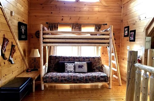 Foto 9 - Amazing Grace - Two Bedroom Cabin