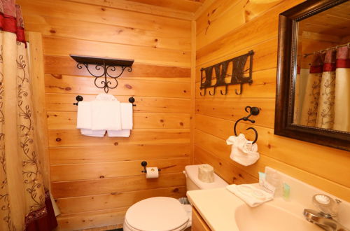 Photo 14 - Amazing Grace - Two Bedroom Cabin