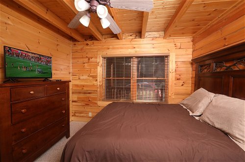 Foto 6 - Mountain Sunrise - Five Bedroom Cabin