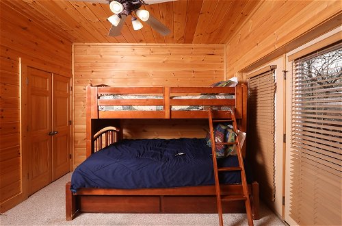 Foto 3 - Mountain Sunrise - Five Bedroom Cabin