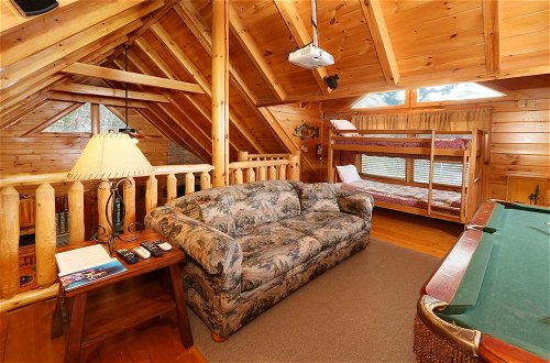 Foto 8 - Mountain Fun - One Bedroom Cabin