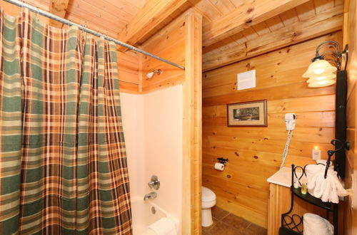 Foto 12 - Mountain Fun - One Bedroom Cabin