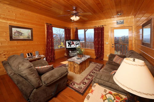 Photo 10 - Howling Wolf - One Bedroom Cabin