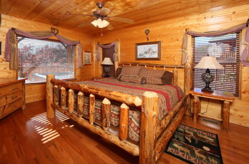 Photo 4 - Howling Wolf - One Bedroom Cabin