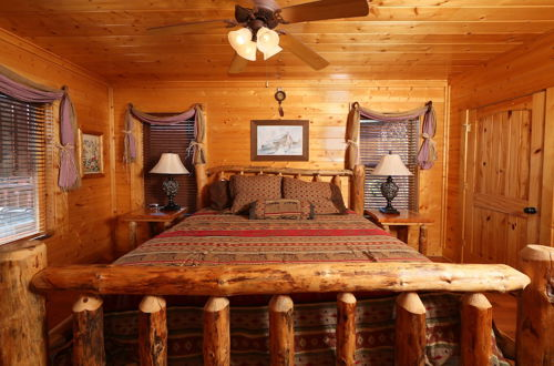 Photo 3 - Howling Wolf - One Bedroom Cabin