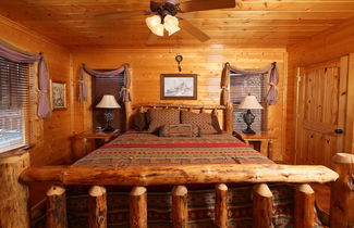 Photo 3 - Howling Wolf - One Bedroom Cabin