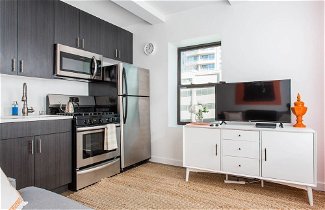 Photo 3 - Bright & Modern 1 BDR in Downtown