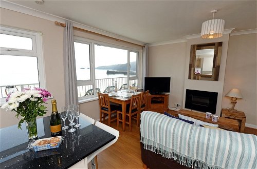 Photo 4 - Sea Urchins Apartment - Sea Front Apartment With Views Pet Friendly
