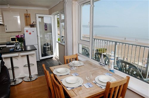Photo 2 - Sea Urchins Apartment - Sea Front Apartment With Views Pet Friendly