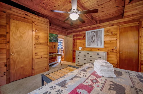 Foto 20 - Bear Hug Lodge - Charming Cabin in Coosawattee River Resort - Pet Friendly