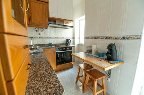 Photo 9 - Modern 4 Bed House Beautiful Seaview and Location