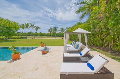 Photo 13 - Fantastic 8-bedroom Golf-front Mansion Near the Beach