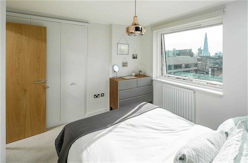 Photo 2 - Chic 1 Bedroom Apartment With View of Shard