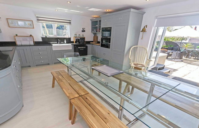 Shippenrill Croyde 6 Bedrooms, Sleeps 14, Hot Tub - Foto 4