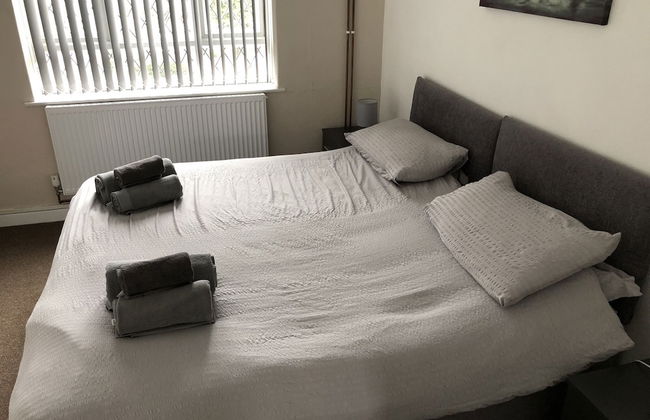 Lovely 2-bed Apartment in Solihull - Photo 3