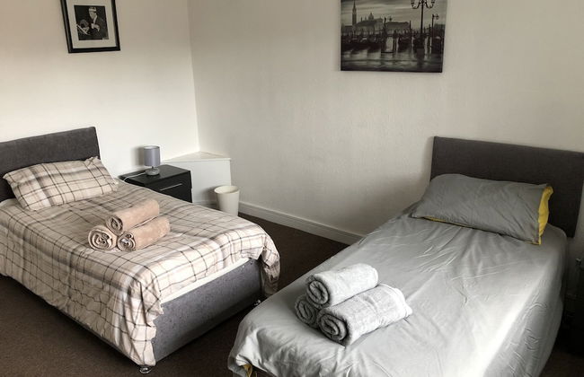 Lovely 2-bed Apartment in Solihull - Photo 2