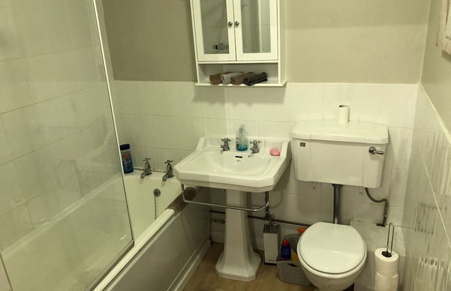 Lovely 2-bed Apartment in Solihull - Photo 16