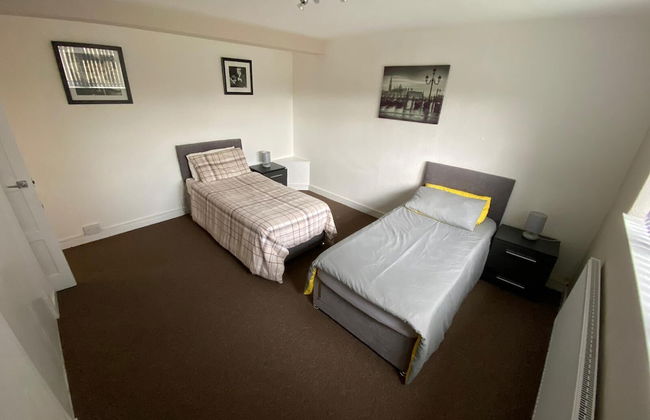 Lovely 2-bed Apartment in Solihull - Photo 6