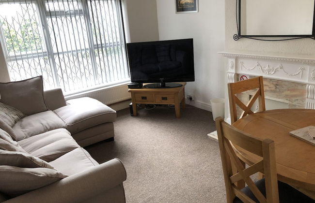 Lovely 2-bed Apartment in Solihull - Photo 13