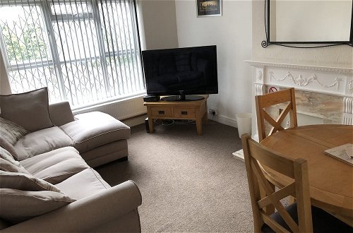 Photo 13 - Lovely 2-bed Apartment in Solihull