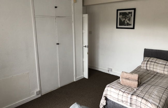 Lovely 2-bed Apartment in Solihull - Photo 5