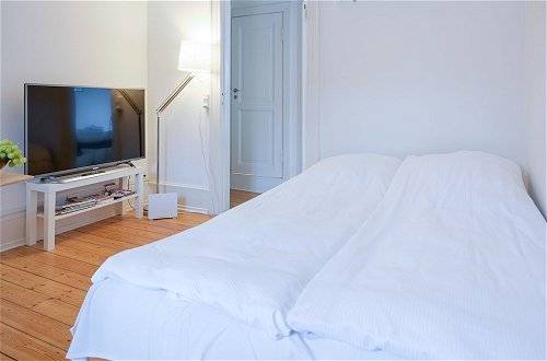Photo 5 - Cozy One-bedroom Apartment in Copenhagen Downtown
