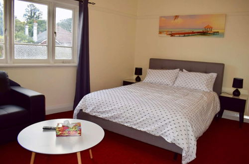 Photo 9 - Comfortable 3 Bedroom Apartment In Trendy Haberfield