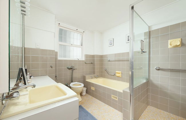 Harbour Front Single Level Apartment - Photo 9