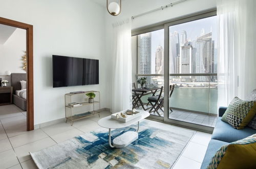 Photo 19 - Elegantly Modern 1BR With Lovely Marina Views