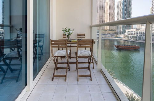 Photo 14 - Elegantly Modern 1BR With Lovely Marina Views