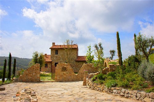 Photo 20 - Wonderful Private Villa With Pool in Riparbella
