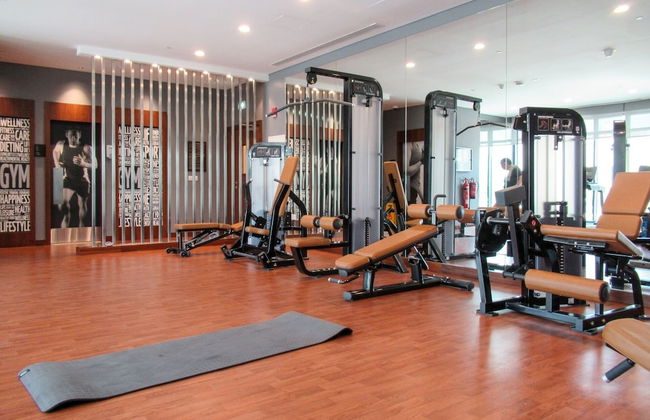 Modern 2BR w/ Tranquil Ambience in Emirates Hills! - Foto 16