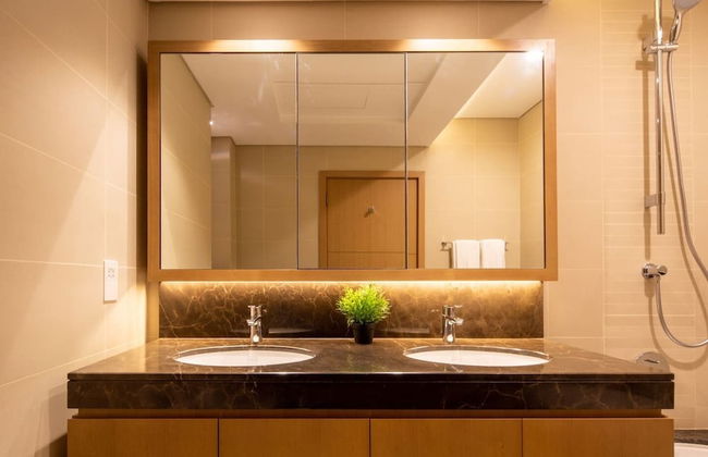 Modern 2BR w/ Tranquil Ambience in Emirates Hills! - Foto 11