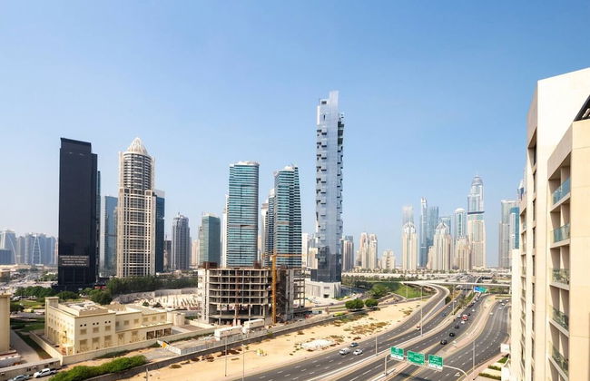 Modern 2BR w/ Tranquil Ambience in Emirates Hills! - Foto 17