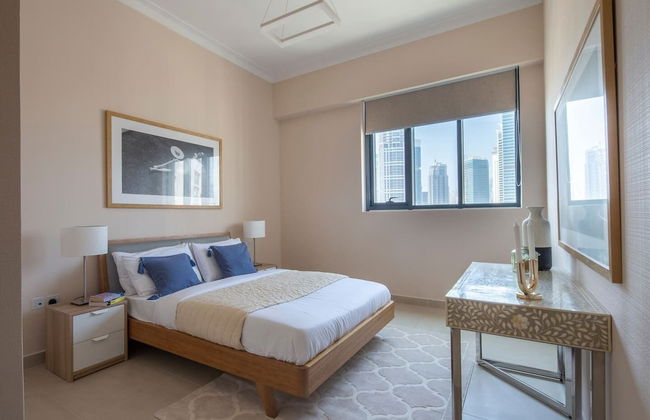 Modern 2BR w/ Tranquil Ambience in Emirates Hills! - Foto 4