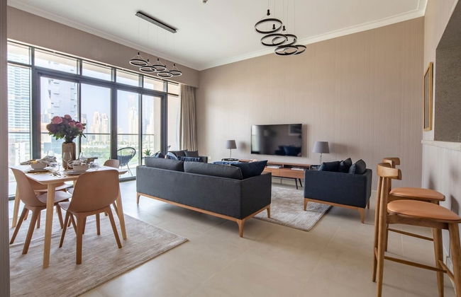 Modern 2BR w/ Tranquil Ambience in Emirates Hills! - Foto 9