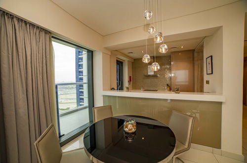 Photo 6 - Luxury 2BR Apartment in Paramount Towers Business Bay