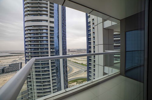 Photo 13 - Luxury 2BR Apartment in Paramount Towers Business Bay