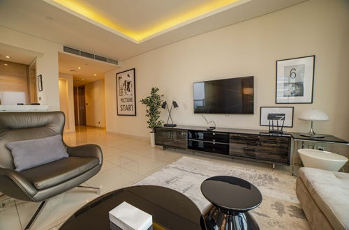 Photo 10 - Luxury 2BR Apartment in Paramount Towers Business Bay