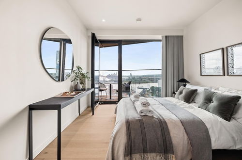 Photo 7 - Stunning two Bedroom Docklands Apartment With Balcony