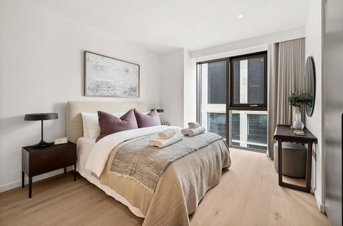 Photo 4 - Stunning two Bedroom Docklands Apartment With Balcony