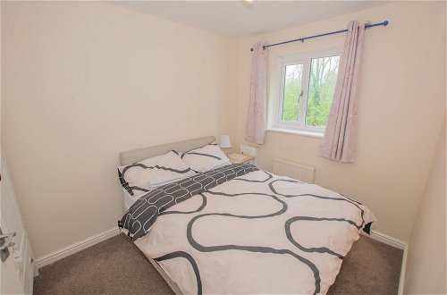Photo 5 - Modern 4 Bedroom Detached House in Cardiff