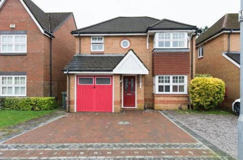 Photo 29 - Modern 4 Bedroom Detached House in Cardiff