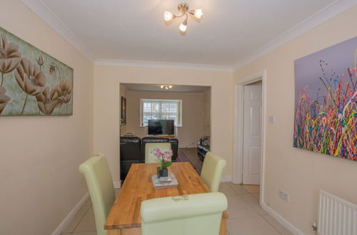 Photo 15 - Modern 4 Bedroom Detached House in Cardiff