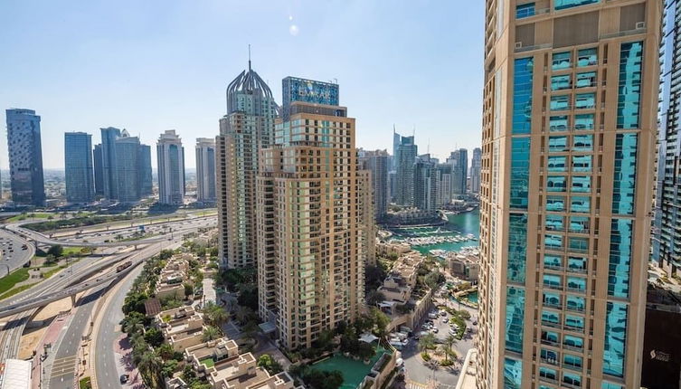 Photo 1 - Luxury Living in This Stylish 2BR in Dubai Marina