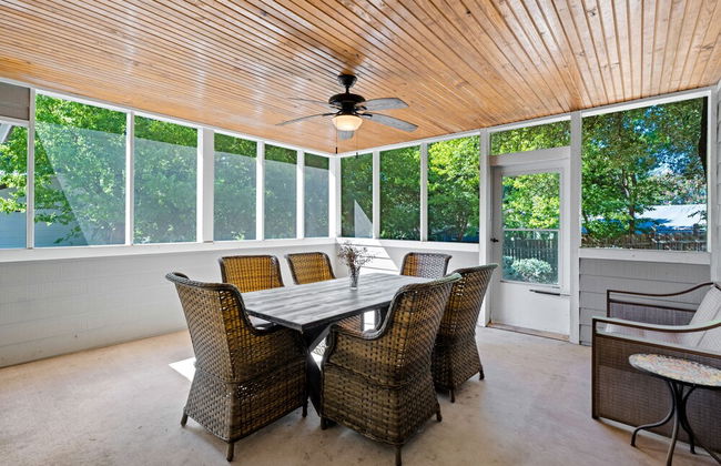 Screened-in Porch Walkable to Soco - Foto 28