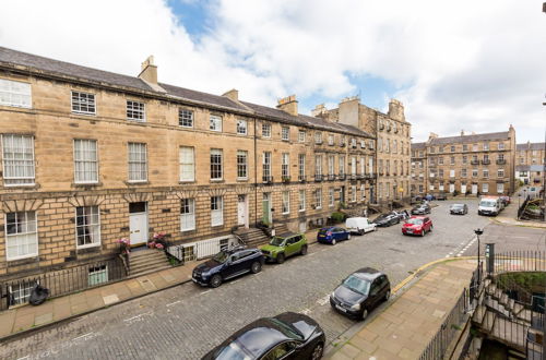 Photo 24 - Light and Spacious 2 Bedroom Flat in Heart of Edinburgh