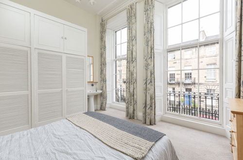 Photo 1 - Light and Spacious 2 Bedroom Flat in Heart of Edinburgh